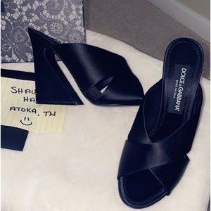 DOLCE & GABBANA KEIRA 105 MULES IN SATIN